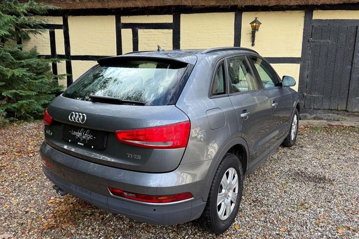 Sølv Audi Q3 fra 2018