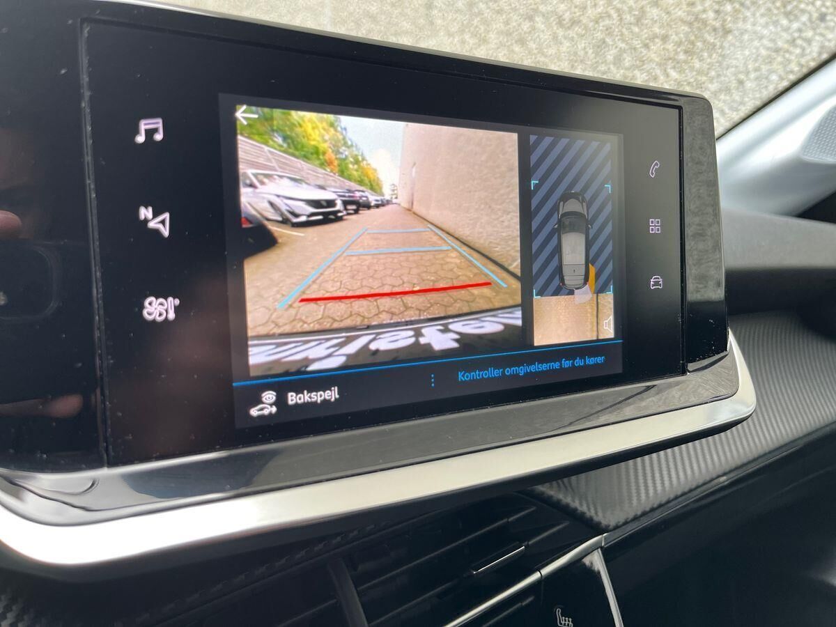 Hvid Peugeot 208 fra 2023