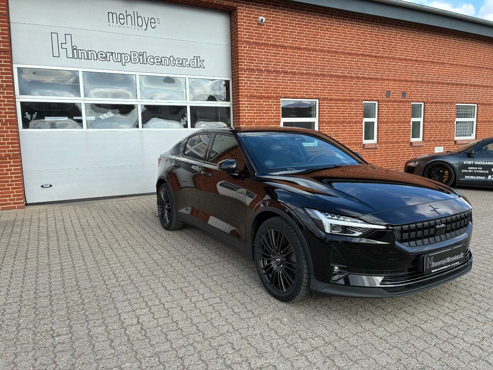 Sort Polestar 2 fra 2021 set udefra