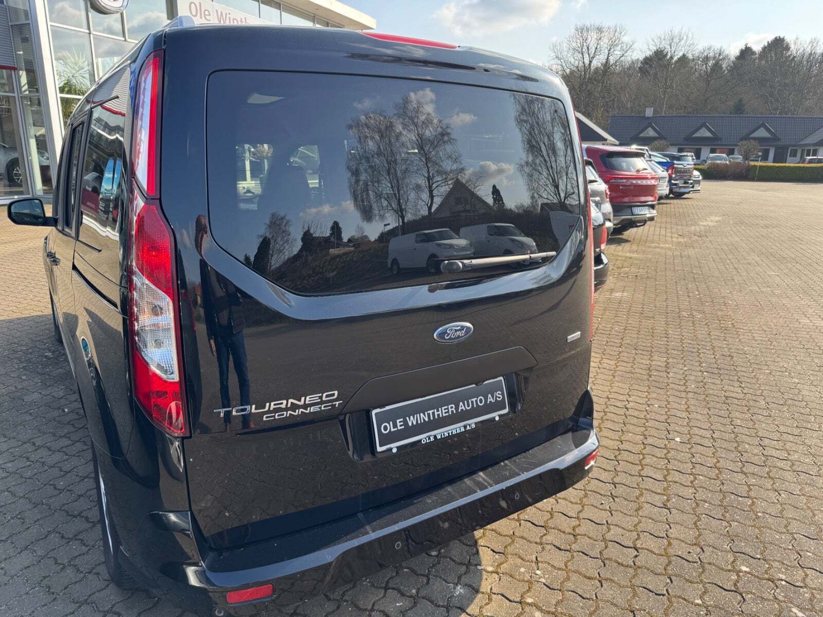 Sort Ford Tourneo Connect fra 2018 set udefra