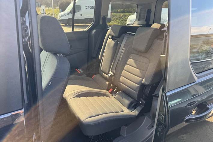 Sort Ford Tourneo Connect fra 2018 set indefra