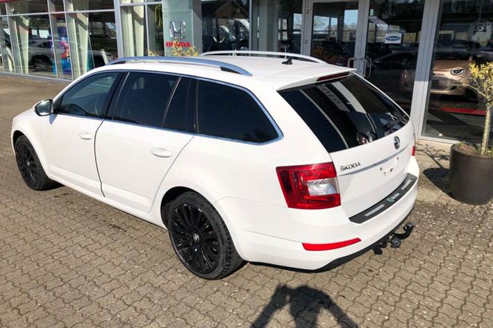 Hvid Skoda Octavia fra 2017