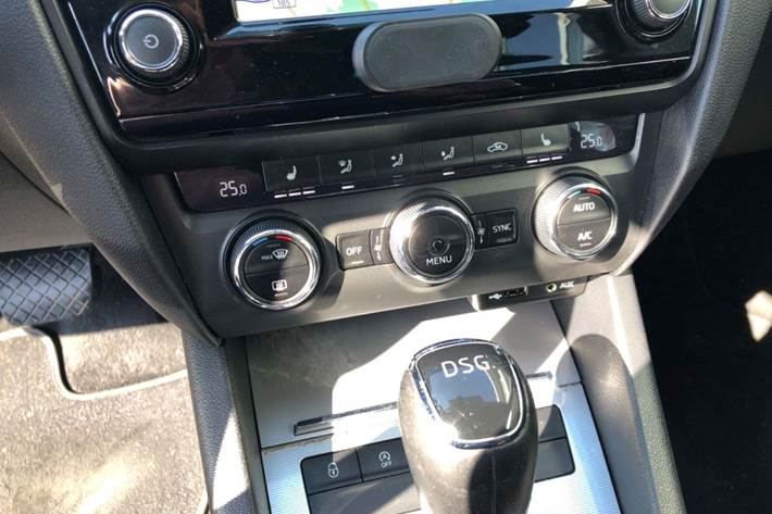 Hvid Skoda Octavia fra 2017