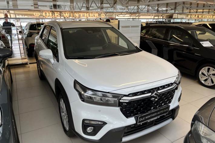 Hvid Suzuki S-Cross fra 2023