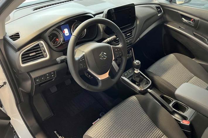 Hvid Suzuki S-Cross fra 2023