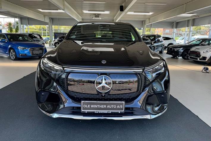 Sort Mercedes EQS450 SUV fra 2023
