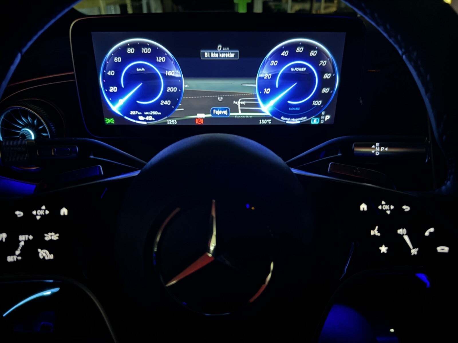 Sort Mercedes EQS450 SUV fra 2023