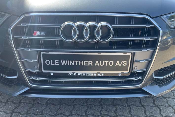 Grå Audi S6 fra 2017 set udefra