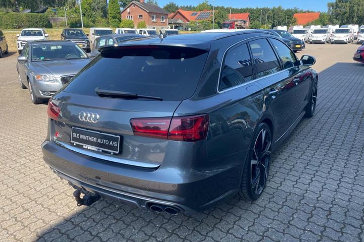 Grå Audi S6 fra 2017