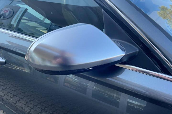 Grå Audi S6 fra 2017 set udefra