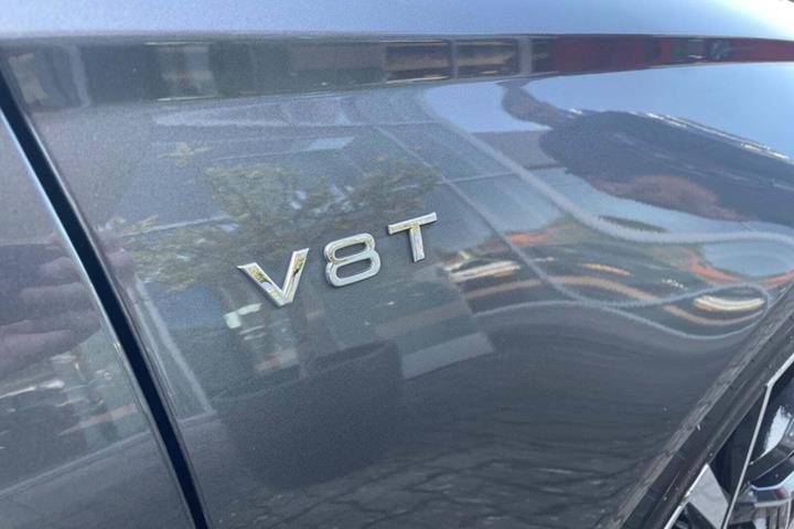 Grå Audi S6 fra 2017 set udefra