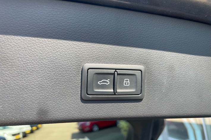 Grå Audi S6 fra 2017