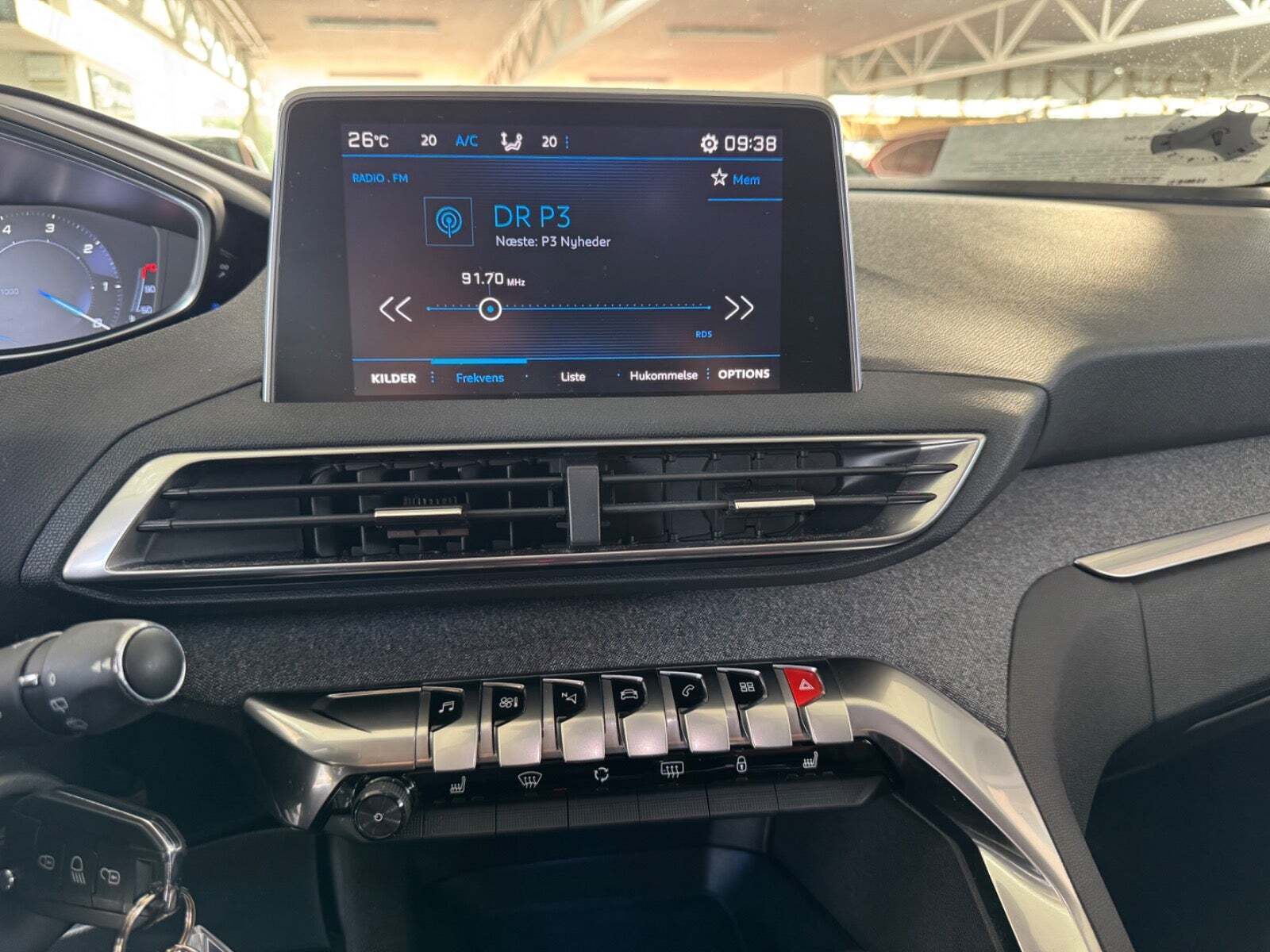 Grå Peugeot 5008 fra 2018