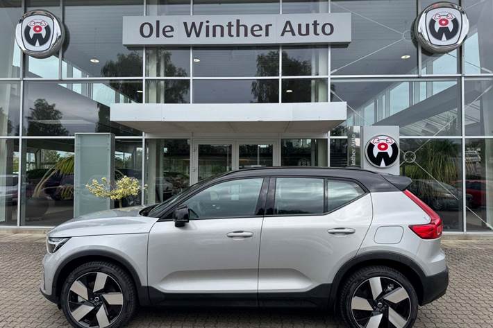 Sølv Volvo EX40 fra 2025