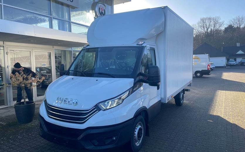 Iveco Daily 3,0 35S18 4100mm Box m/lift AG8