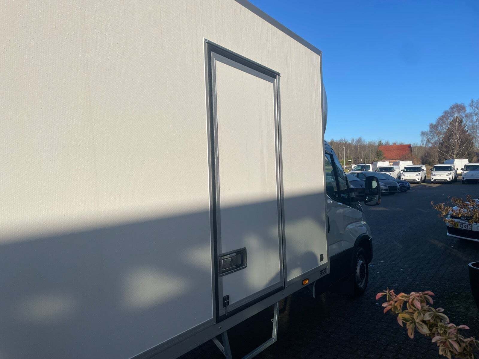 Iveco Daily 3,0 35S18 4100mm Box m/lift AG8