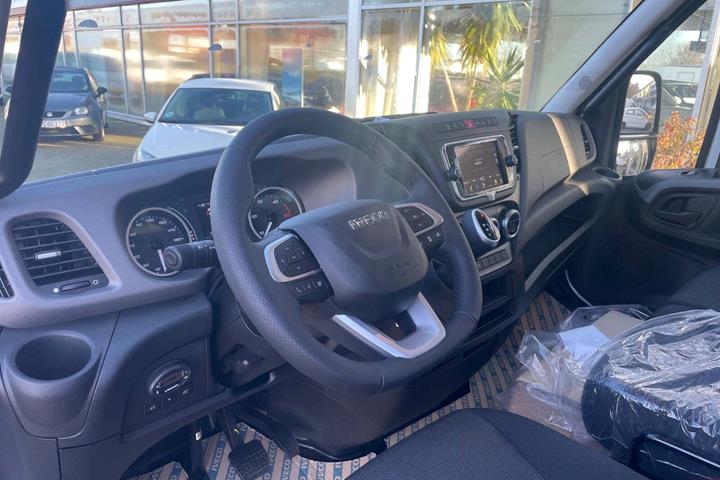 Hvid Iveco Daily fra 2025