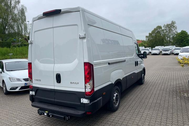 Hvid Iveco Daily fra 2025