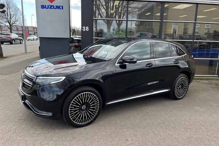 Sort Mercedes EQC400 fra 2022 set udefra