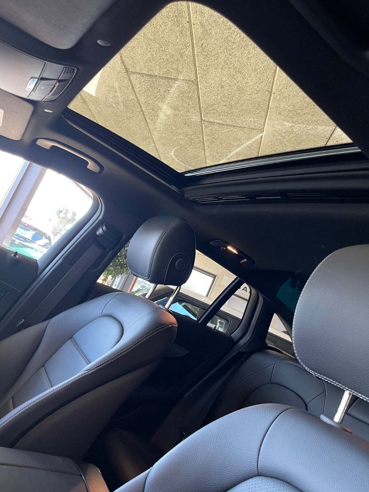 Sort Mercedes EQC400 fra 2022