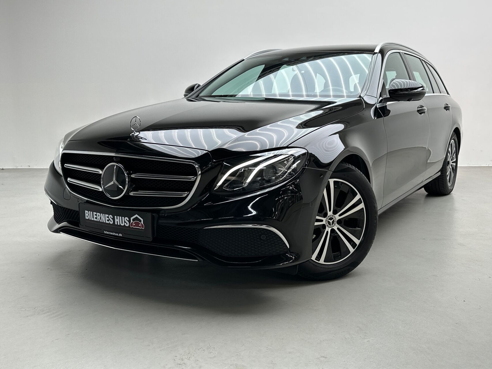 Sort Mercedes E220 d fra 2020