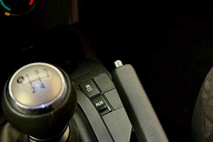 Hvid Toyota iQ fra 2009 set indefra