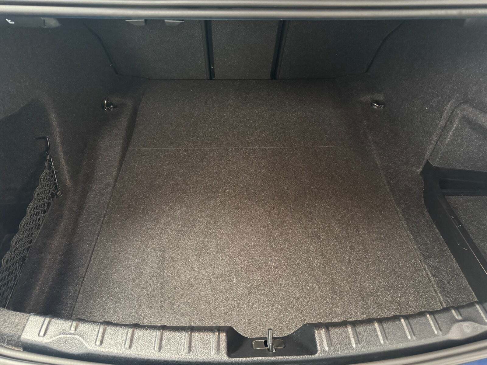 Blå BMW 320i fra 2018