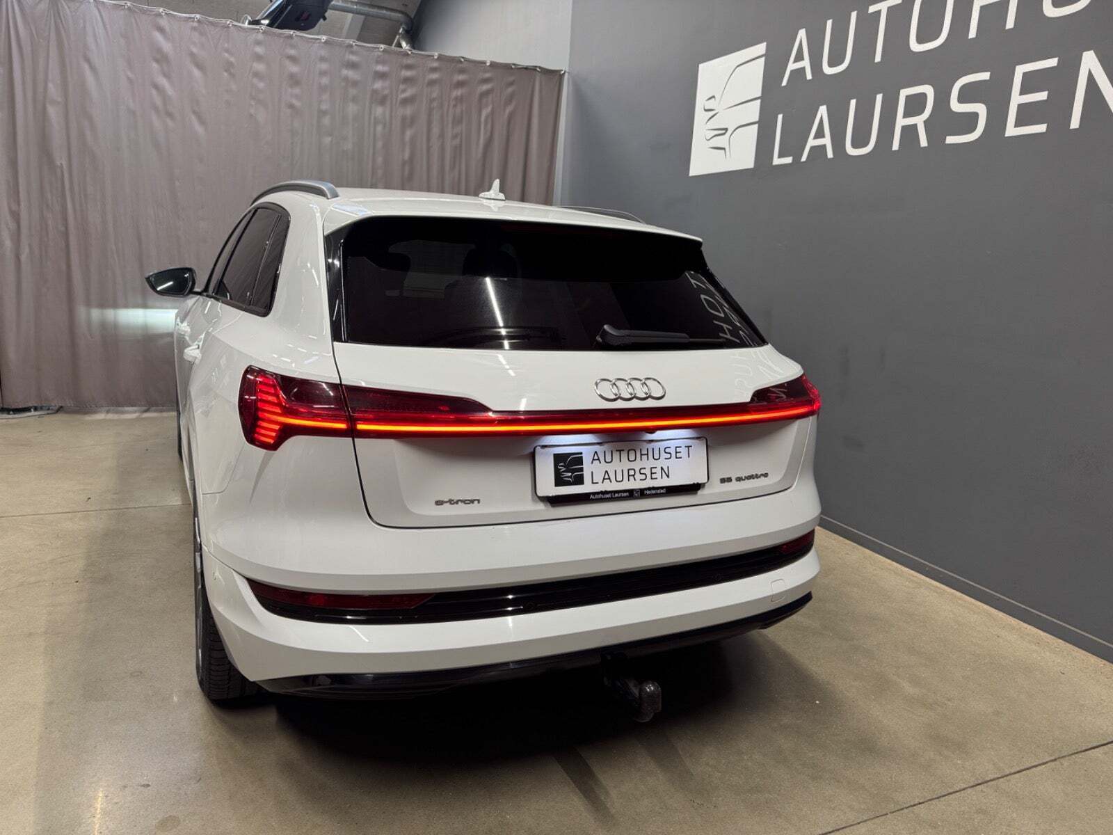 Hvid Audi e-tron fra 2020