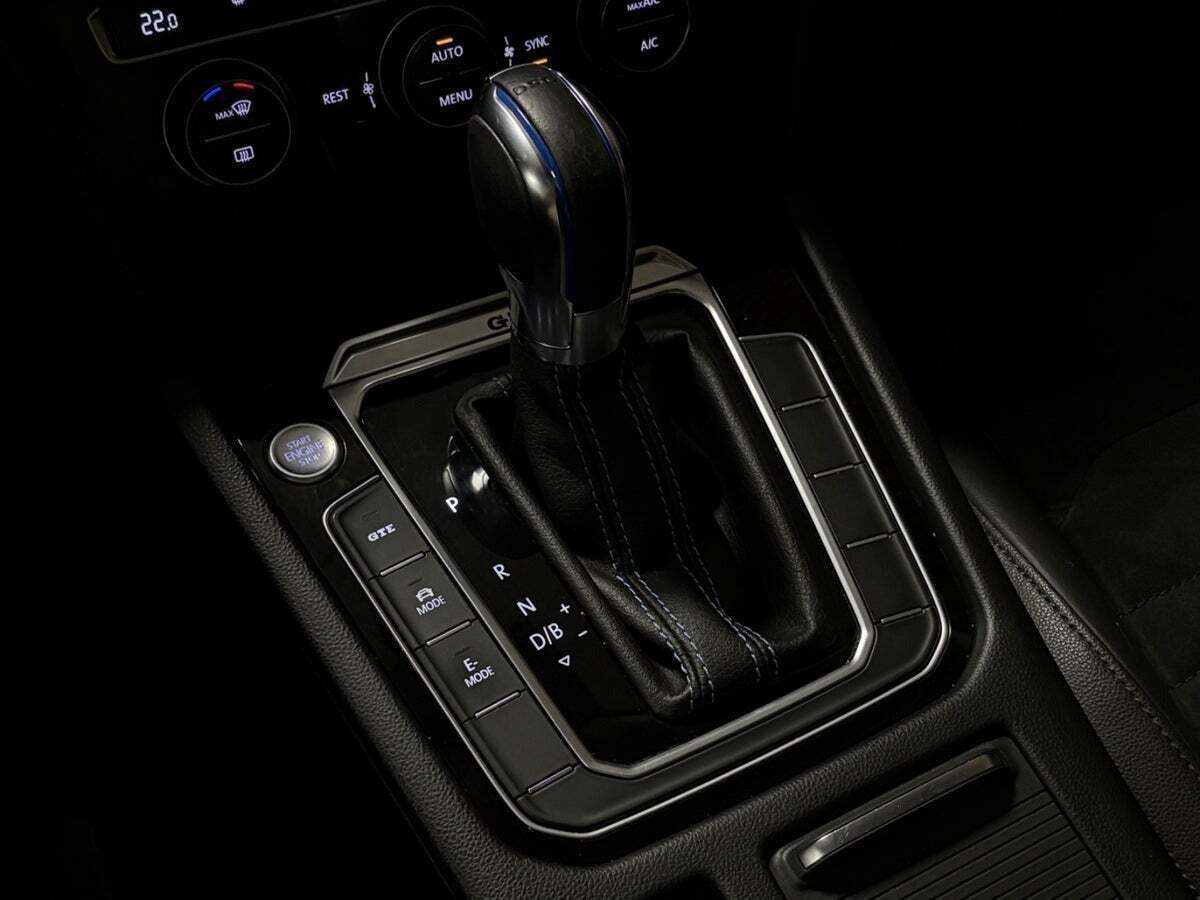 Sølv VW Passat fra 2016