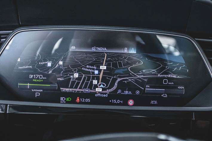 Hvid Audi e-tron fra 2019