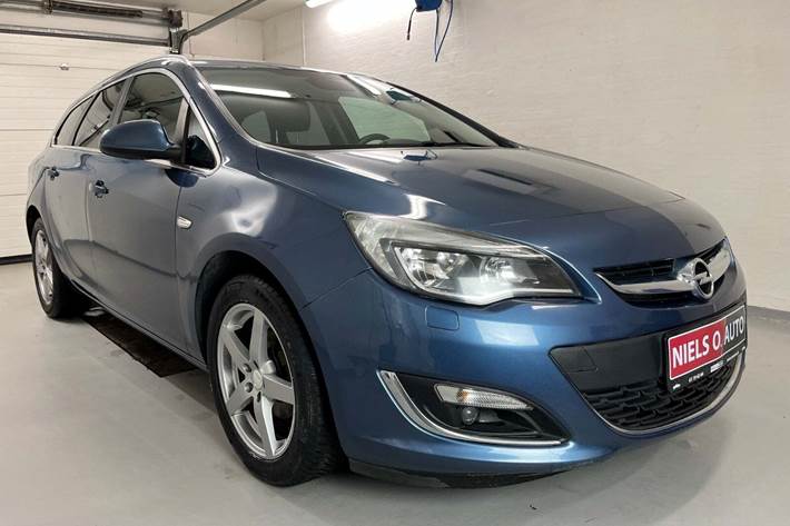 Blå Opel Astra fra 2015