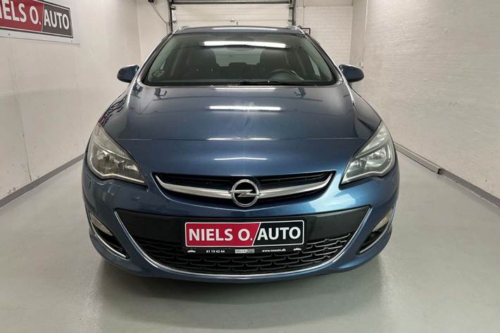 Blå Opel Astra fra 2015