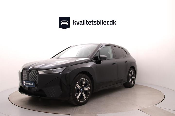 Sort BMW iX fra 2022 set udefra