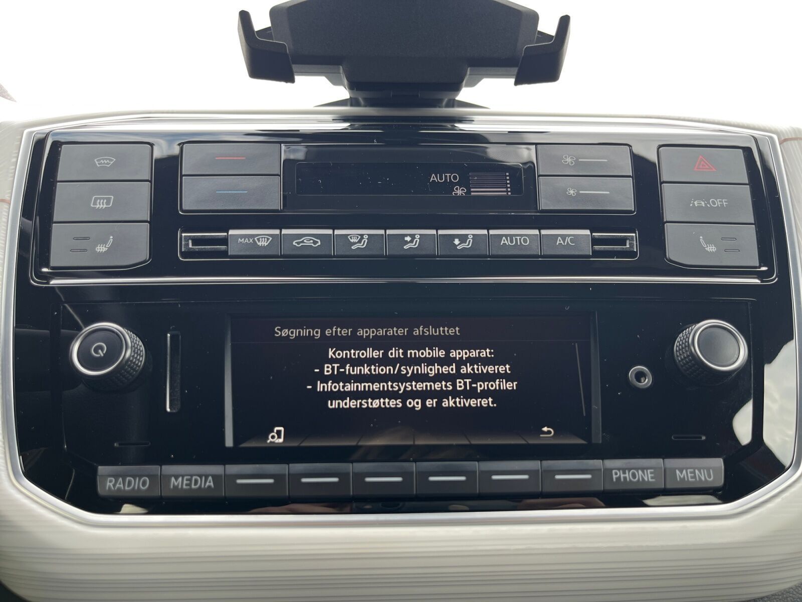 Rød Seat Mii fra 2021 set indefra