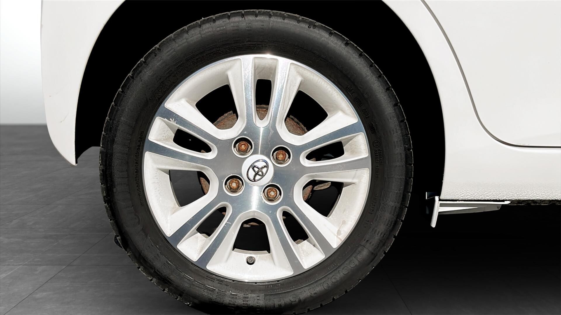 Hvid Toyota Aygo fra 2016