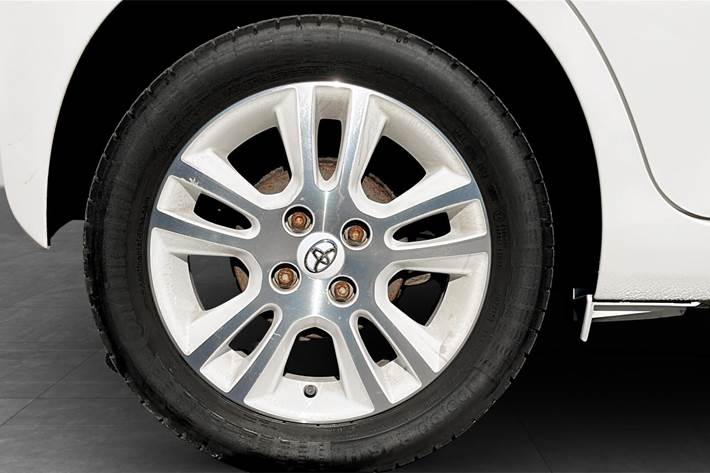 Hvid Toyota Aygo fra 2016