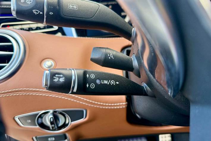 Hvid Mercedes S63 fra 2016