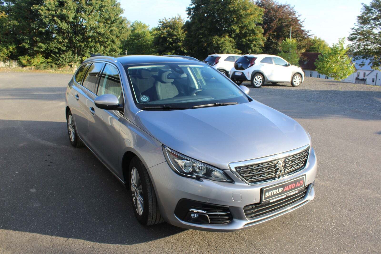 Peugeot 308 1,5 BlueHDi 130 Selection Sky SW