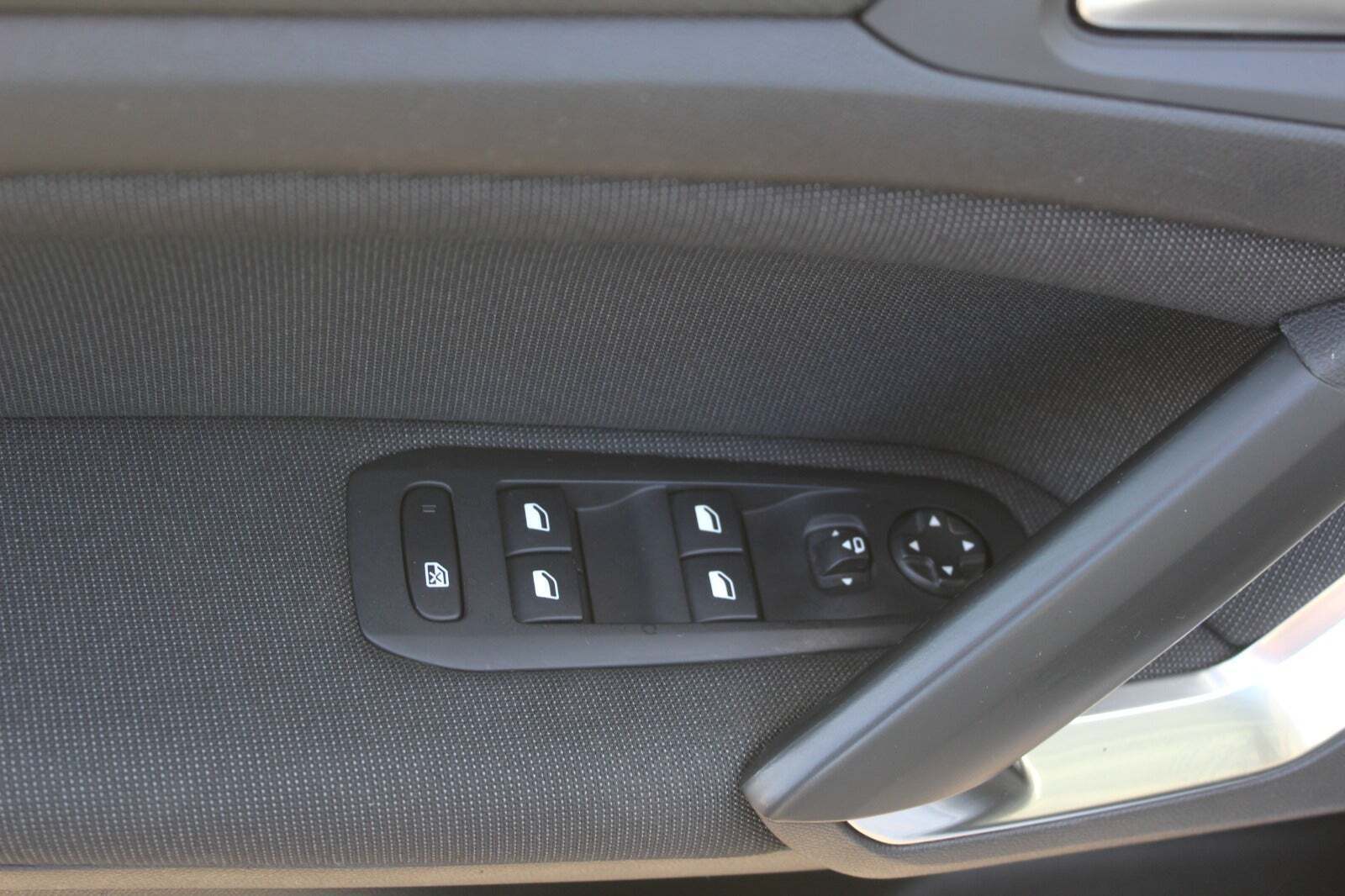 Grå Peugeot 308 fra 2020