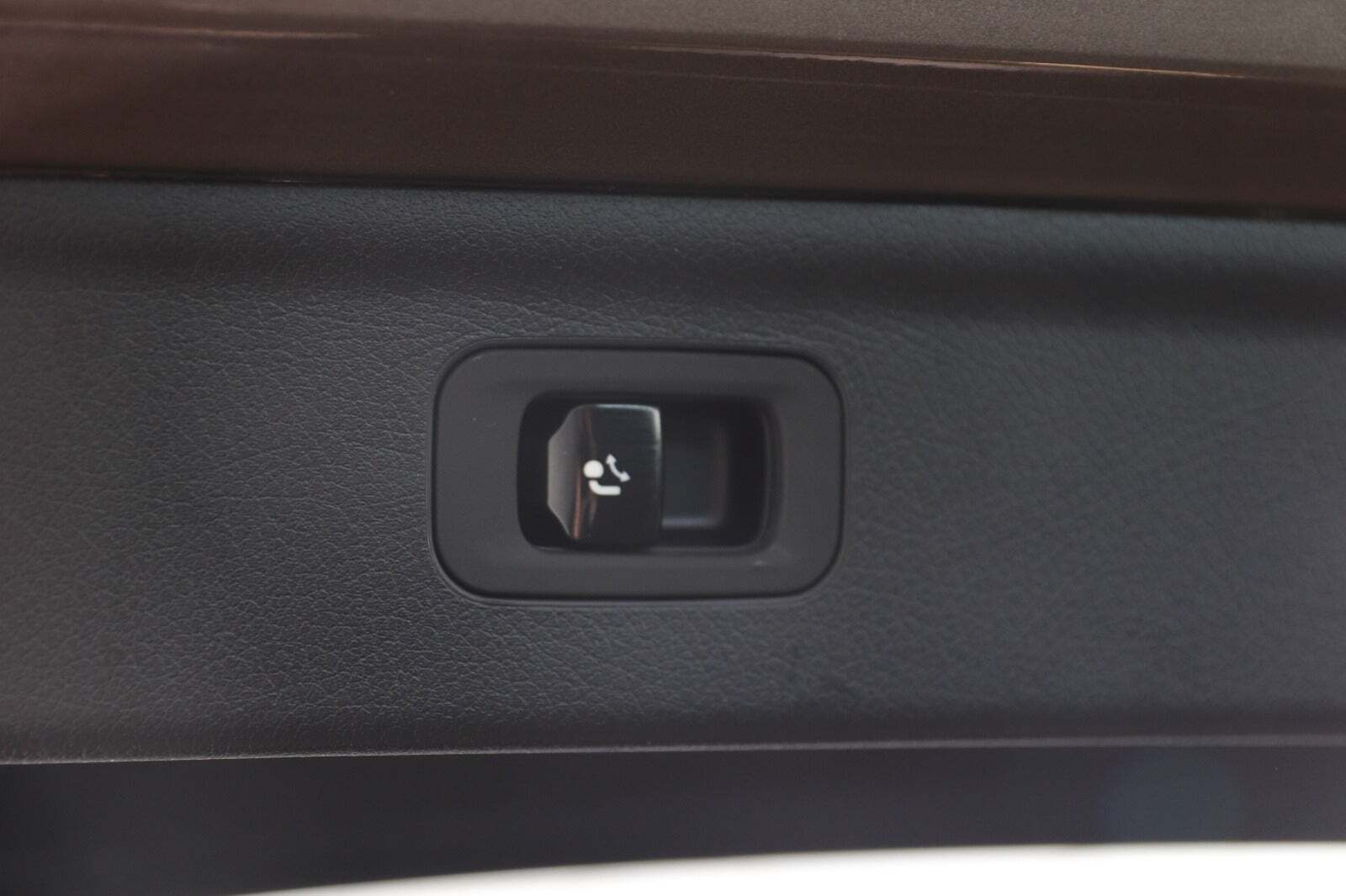 Brun Mercedes EQE350 SUV fra 2024