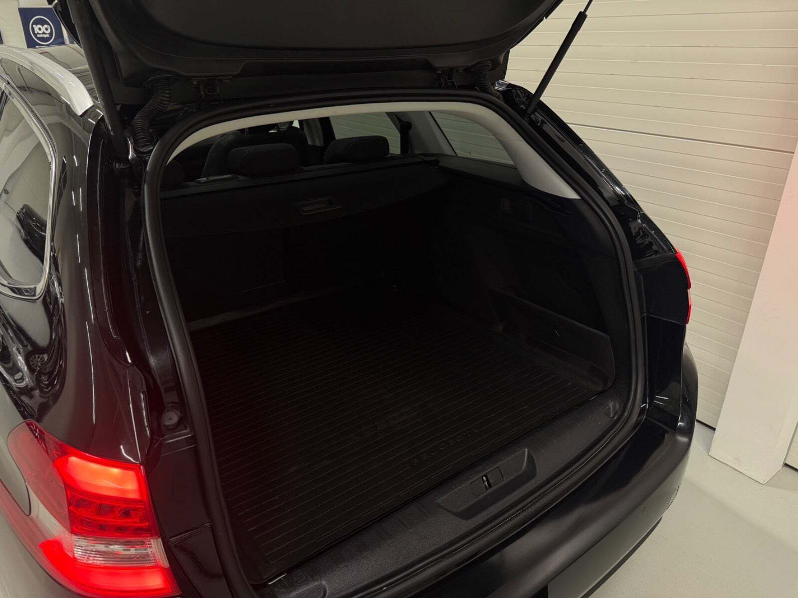 Sort Peugeot 308 fra 2019