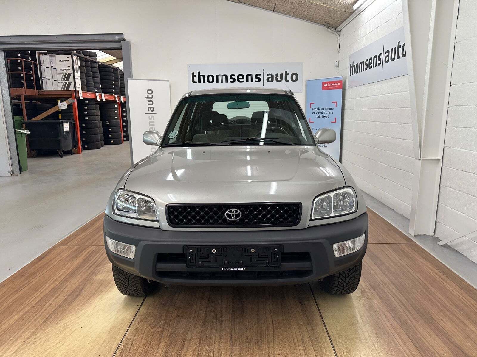 Beige Toyota RAV4 fra 2000