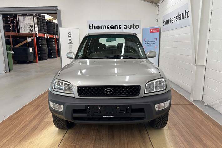 Beige Toyota RAV4 fra 2000