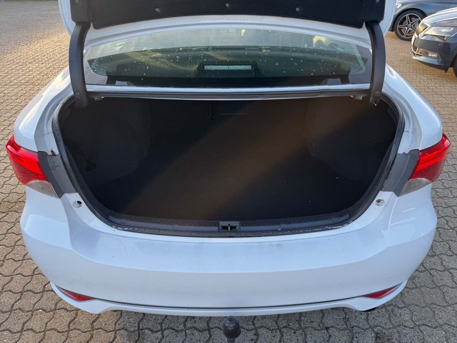 Toyota Avensis 1,6 VVT-i T2 Premium