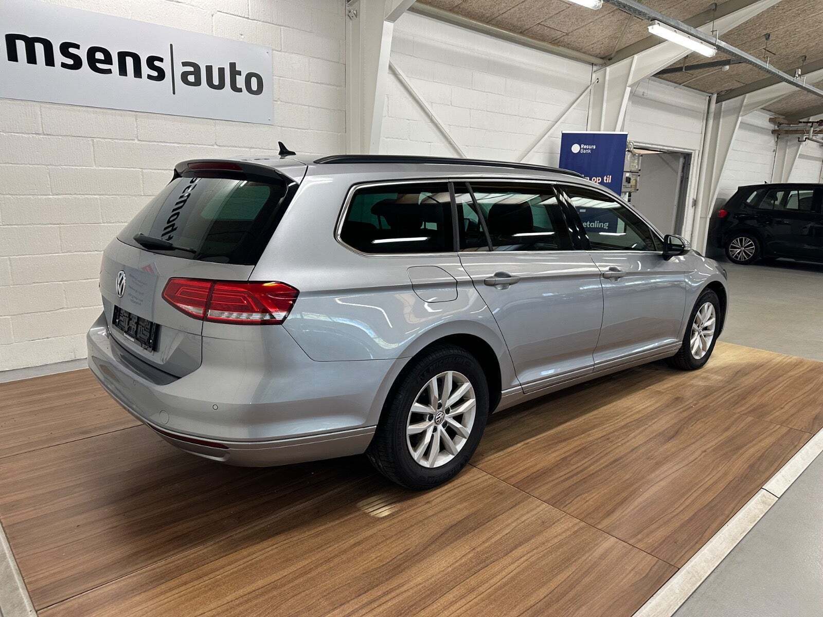 Sølv VW Passat fra 2019
