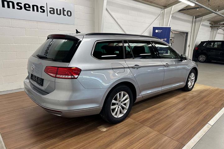 Sølv VW Passat fra 2019