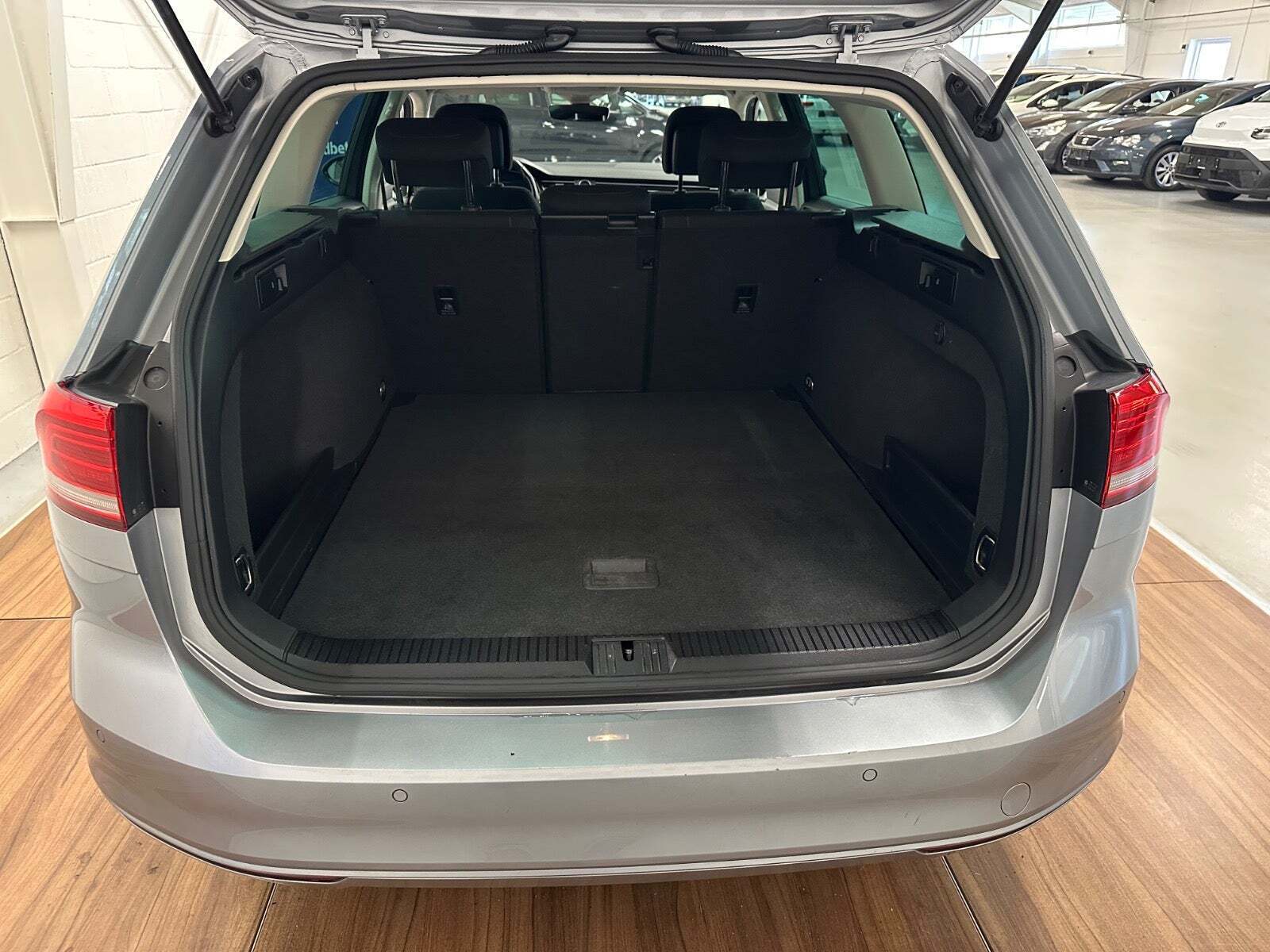 Sølv VW Passat fra 2019