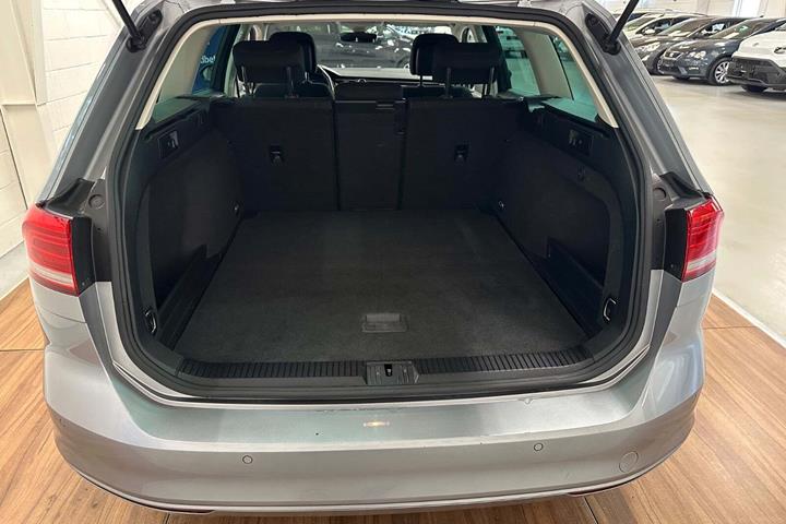Sølv VW Passat fra 2019