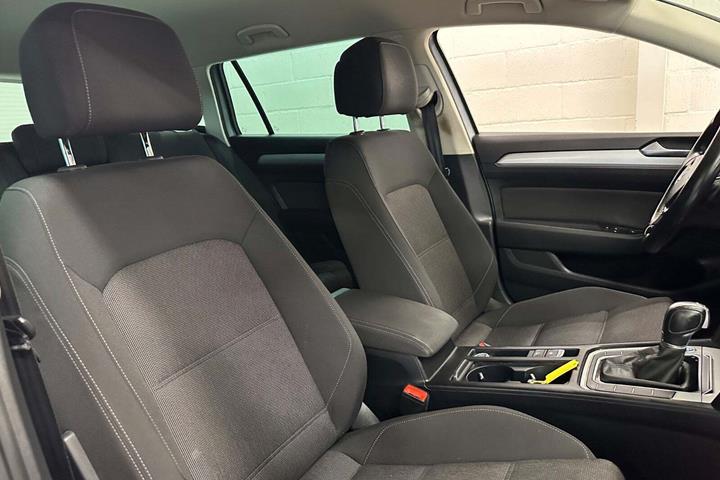 Sølv VW Passat fra 2019