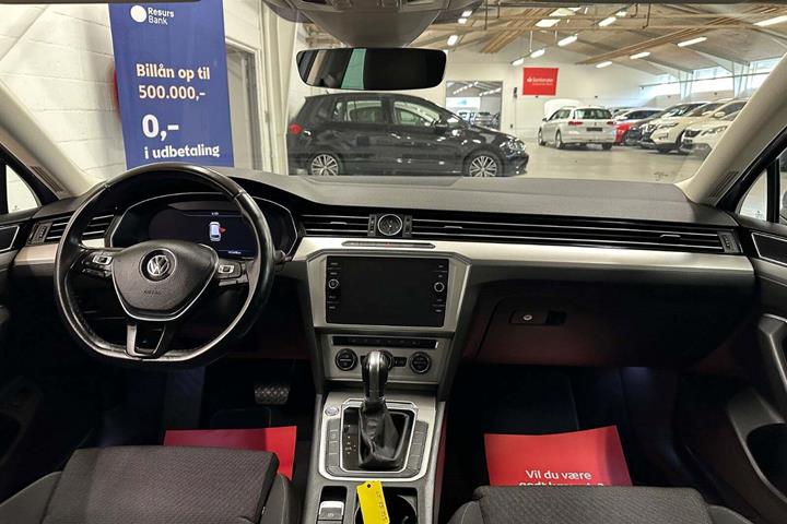 Sølv VW Passat fra 2019